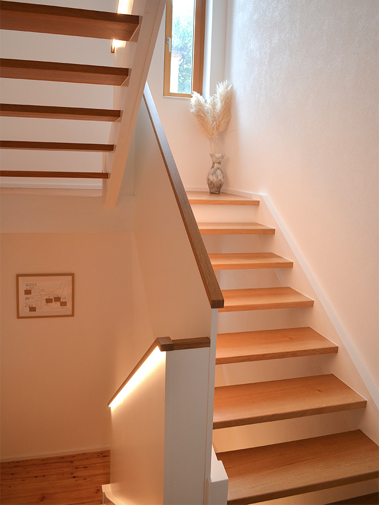 Badzimmer Möbel hochwertig aus Holz auf Maß geschreinert. Möbel nach Maß. Modern und langlebig.