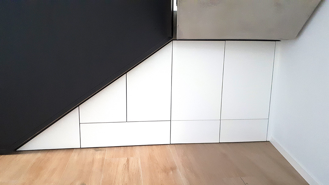 Treppenabgang-als-Stauraum Stauraum unter Treppe