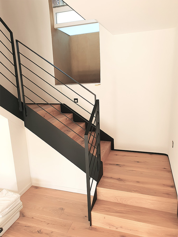 Treppe-belegt-Wildeiche Treppe belegt mit Wildeiche