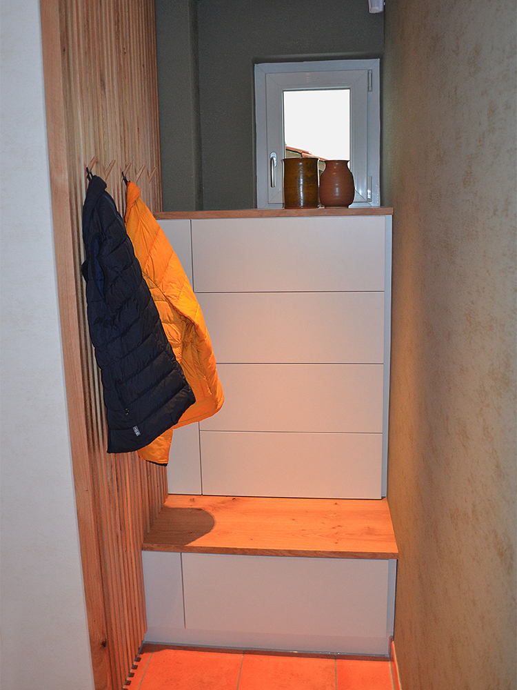 Badzimmer Möbel hochwertig aus Holz auf Maß geschreinert. Möbel nach Maß. Modern und langlebig.